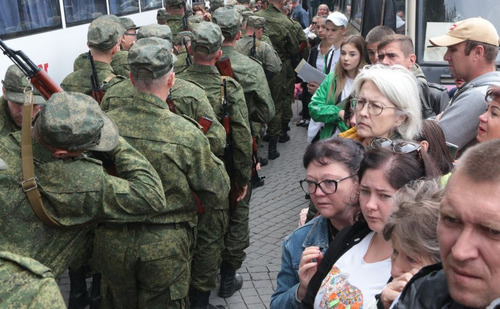 Кремль  эмэгтэй ялтнуудыг цэрэгт элсүүлэх арга хэмжээ авч байна